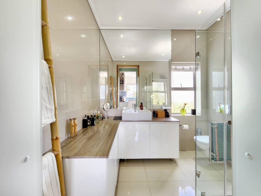 1 Bedroom Property for Sale in Sea Point Western Cape